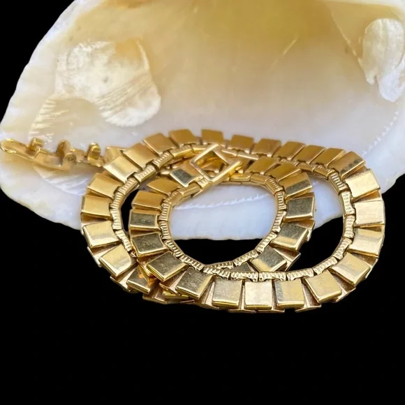 Monet vintage gold tone link bracelet - Picture 1 of 5